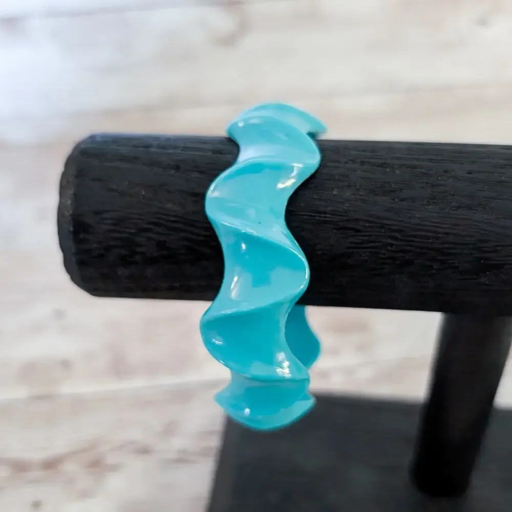 Vintage Bracelet Wavy Bright Blue/Turquoise Tone Bangle